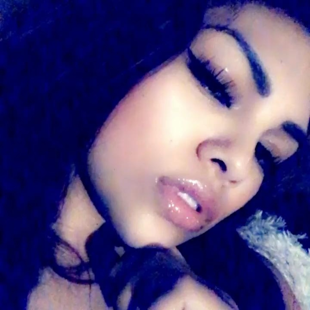 Meet your Posher, Ixzel